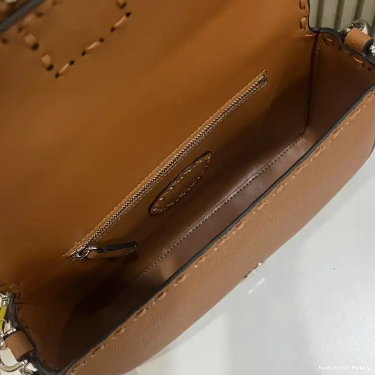 Vintage HOT Leather Baguette Medium In Cuoio Fendi Selleria Romano Brown Bag 0620